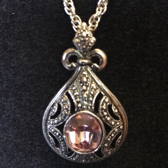 GREAT GIFT! Necklace teardrop pendant pink stone 25.5” chain tarnish free - Picture 2 of 9